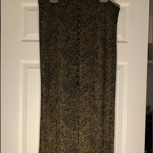 4/12 Woman’s Briggs New York black&brown skirt